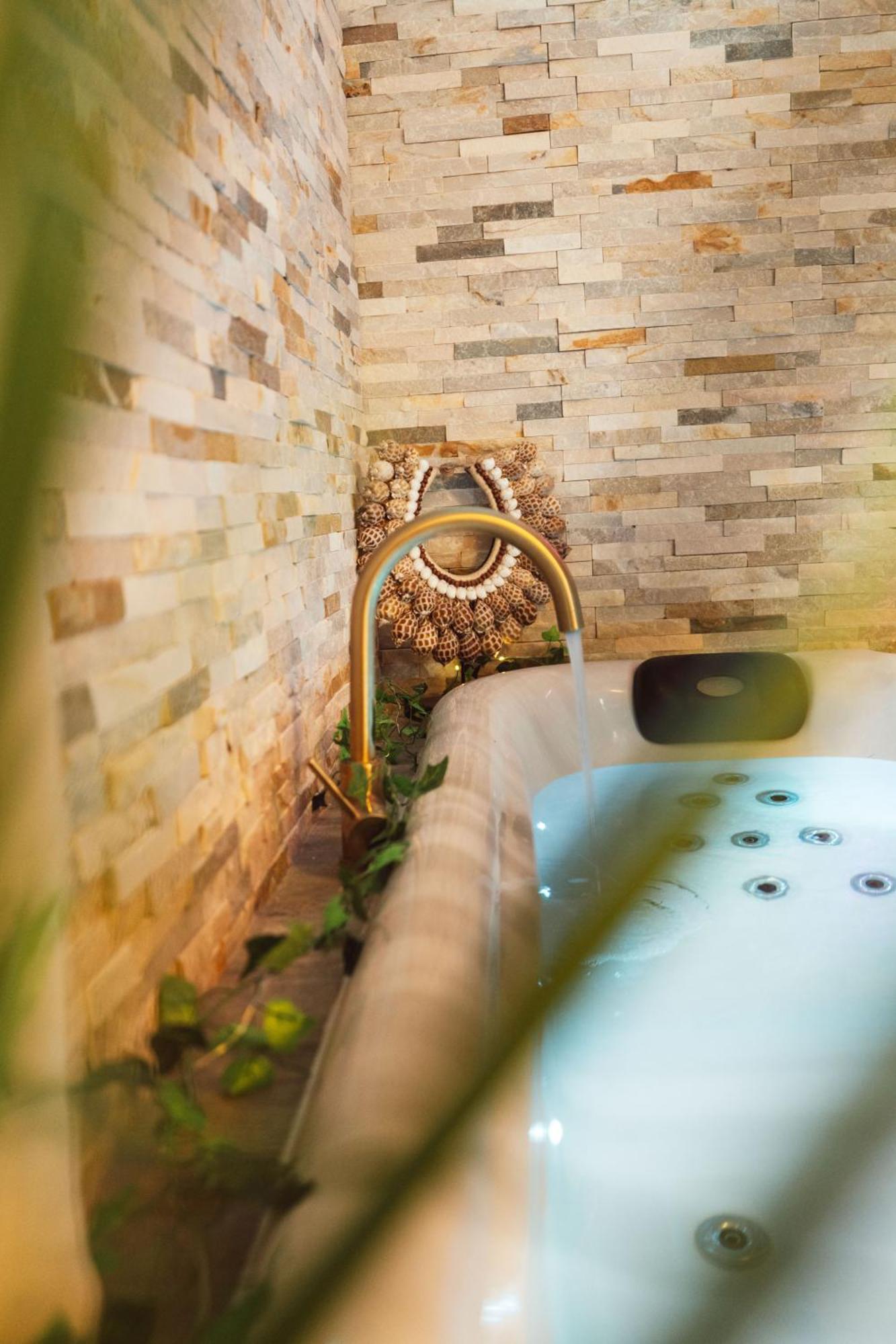 Suite And Spa La Perla Bianca Grabels ภายนอก รูปภาพ